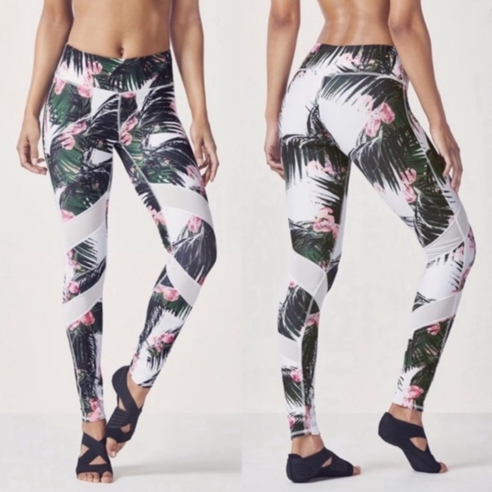 White fabletics leggings with tropical design